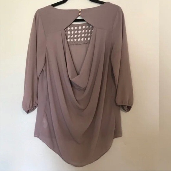 Maurice’s plus mauve crotched cutout drape back top size 2 (20/22) - Picture 4 of 6